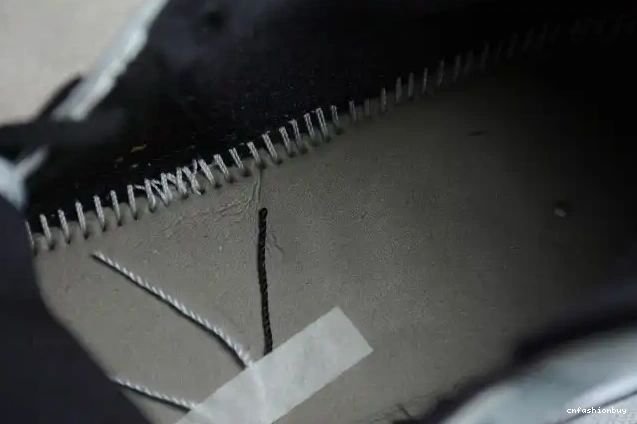 554724-092 Mid Light Smoke 1 AIR Jordan Grey 0525